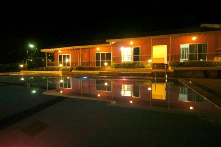 Cold Spot Village Resort มหาบาเลชวาร์ ภายนอก รูปภาพ